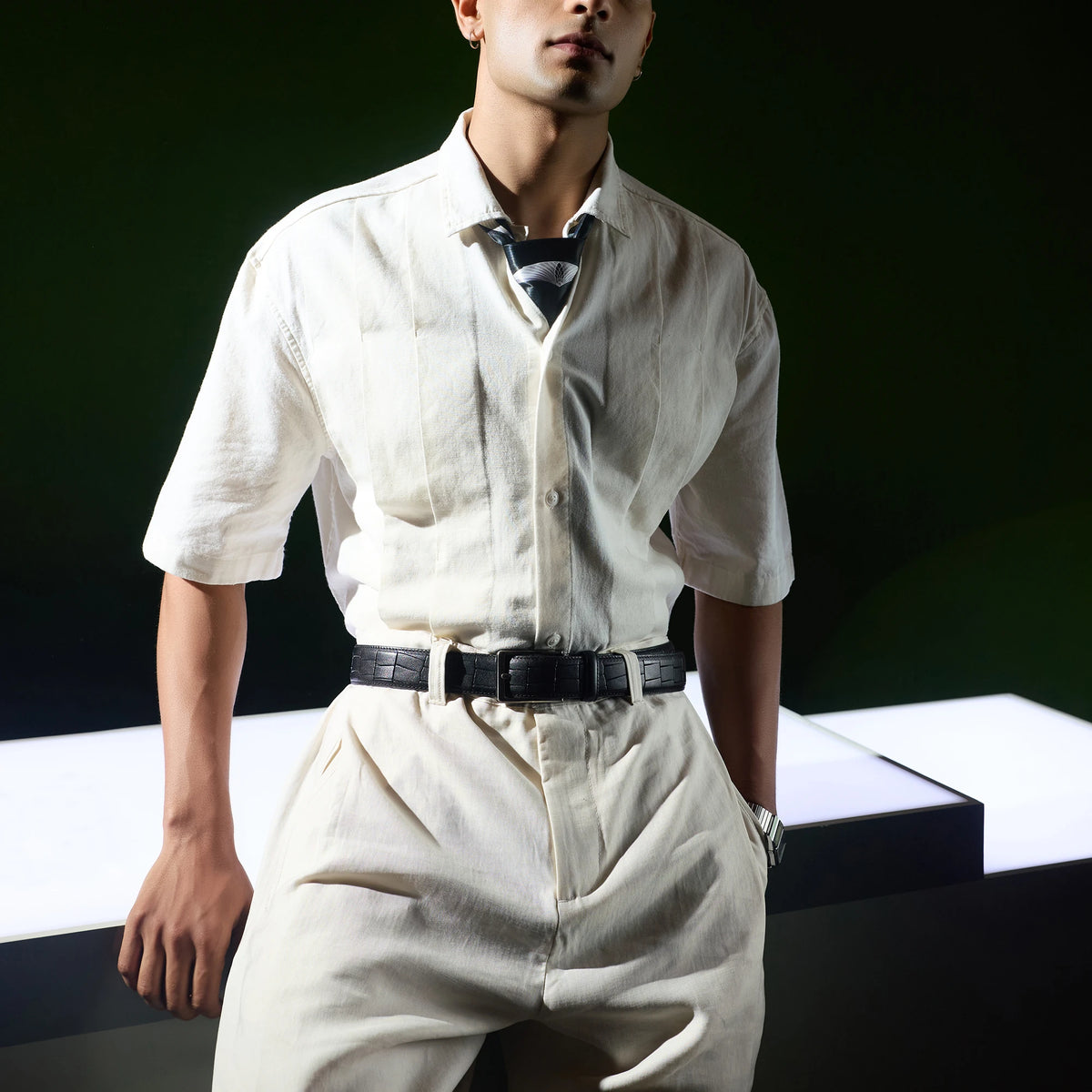Man in white linen shirt and trousers wearing the black Croco belt